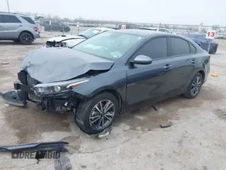 2023 Kia Forte LXS z VIN 3KPF24AD5PE682954, wystawiony jako IAAI lot #41510428 z przebiegiem 15 928 mil mil oraz . Historia ofert i sprzedaży dostępna na DreamBid. Obrazek 17.