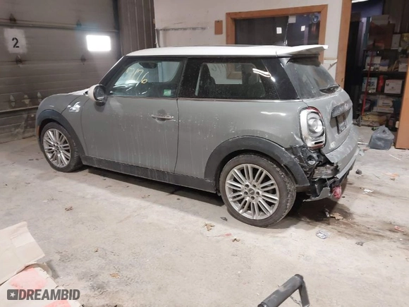 2014 MINI Cooper Hardtop S with VIN WMWXM7C58ET926443, listed as a IAAI auction lot 41527176 with 72,570 mi miles. Bid and sale history available at carsss.com. Image 3.