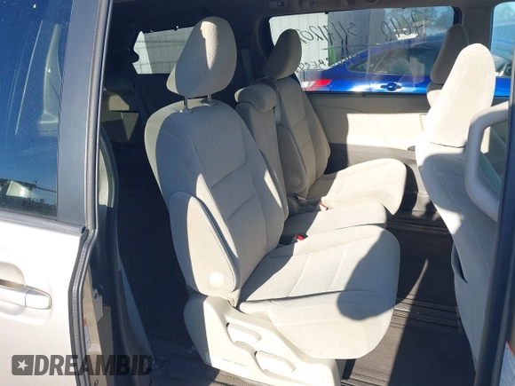 2017 Toyota Sienna LE Auto Access Seat with VIN 5TDKZ3DC5HS786195, listed as a IAAI auction lot 41829226 with 138,047 mi miles. Bid and sale history available at carsss.com. Image 8.