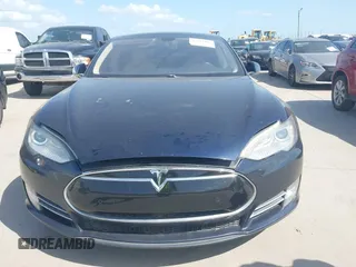 2013 Tesla Model S Performance с VIN 5YJSA1CP7DFP25848, выставлен на аукционе IAAI как лот 42511007 с пробегом 144 321 миль миль и . История ставок и продаж доступна на DreamBid. Изображение 12.
