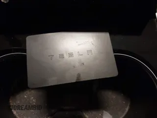 2019 Tesla Model 3 Mid Range z VIN 5YJ3E1EA5KF317542, wystawiony jako IAAI lot #42050461 z przebiegiem 55 054 mil mil oraz . Historia ofert i sprzedaży dostępna na DreamBid. Obrazek 11.