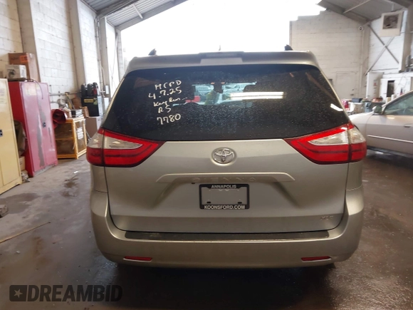 2019 Toyota Sienna XLE Auto Access Seat with VIN 5TDYZ3DC5KS977780, listed as a IAAI auction lot 42015998 with 100,387 mi miles. Bid and sale history available at carsss.com. Image 16.