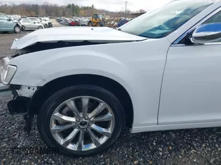 2019 Chrysler 300 Limited with VIN 2C3CCAKGXKH577948, listed as a IAAI auction lot 40908813 with 117,602 mi miles. Bid and sale history available at carsss.com. Image 20.