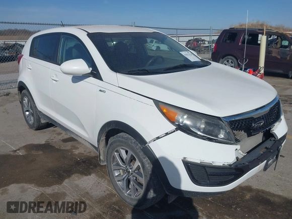 2015 Kia Sportage LX with VIN KNDPBCAC8F7690843, listed as a IAAI auction lot 41813154 with 124,885 mi miles and . Bid and sale history available at carsss.com. Image 1.