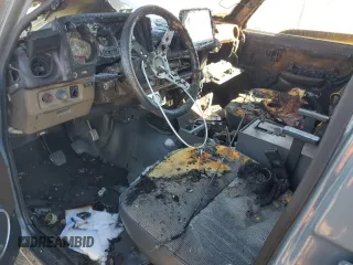 1987 Toyota Land Cruiser z VIN JT3FJ60G4H1135841, wystawiony jako Copart lot #88982685 z przebiegiem Nie podano mil oraz Nie do naprawy • Non repairable. Historia ofert i sprzedaży dostępna na DreamBid. Obrazek 8.