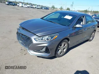 2018 Hyundai Sonata Limited with VIN 5NPE34AF3JH650520, listed as a IAAI auction lot 41292572 with 110,031 mi miles. Bid and sale history available at carsss.com. Image 17.