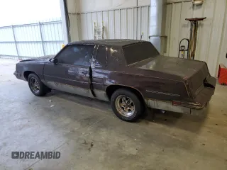 1987 Oldsmobile Cutlass z VIN 1G3GR1195HP307304, wystawiony jako Copart lot #83901444 z przebiegiem 4856 mil mil oraz Nie do naprawy. Historia ofert i sprzedaży dostępna na DreamBid. Obrazek 2.