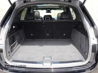 2019 Audi e-tron Prestige z VIN WA1VABGE0KB011XXX, wystawiony jako Copart lot #58495745 z przebiegiem 66 764 mil mil oraz Tytuł czysty. Historia ofert i sprzedaży dostępna na DreamBid. Obrazek 7.