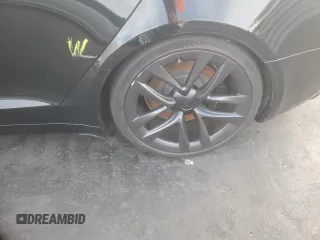 2022 Tesla Model S Plaid z VIN 5YJSA1E64NF461218, wystawiony jako Copart lot #84467644 z przebiegiem Nie podano mil oraz Szkoda całkowita • Salvage title. Historia ofert i sprzedaży dostępna na DreamBid. Obrazek 12.