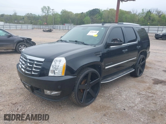 2010 Cadillac Escalade z VIN 1GYUCAEF1AR264105, wystawiony jako IAAI lot #41882488 z przebiegiem 190 113 mil mil oraz . Historia ofert i sprzedaży dostępna na DreamBid. Obrazek 2.