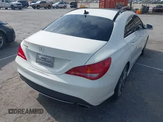 2014 Mercedes-Benz CLA 250 z VIN WDDSJ4EB0EN044118, wystawiony jako IAAI lot #42141130 z przebiegiem 76 122 mil mil oraz . Historia ofert i sprzedaży dostępna na DreamBid. Obrazek 4.