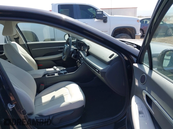 2024 Hyundai Sonata SEL z VIN KMHL64JA1RA425997, wystawiony jako IAAI lot #42489381 z przebiegiem 21 474 mil mil oraz . Historia ofert i sprzedaży dostępna na DreamBid. Obrazek 5.