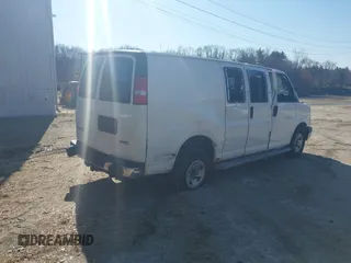 2016 GMC Savana Cargo with VIN 1GTW7AFFXG1904336, listed as a IAAI auction lot 41919957 with 330,932 mi miles. Bid and sale history available at carsss.com. Image 4.