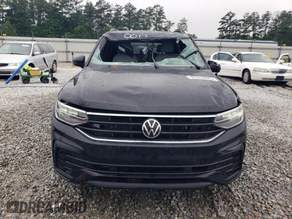2023 Volkswagen Tiguan SE R-Line Black z VIN 3VVCB7AX5PM030017, wystawiony jako Copart lot #57315575 z przebiegiem 39 577 mil mil oraz Szkoda całkowita • Salvage title. Historia ofert i sprzedaży dostępna na DreamBid. Obrazek 5.