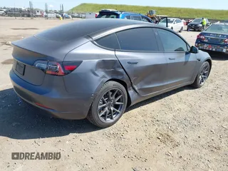 2023 Tesla Model 3 z VIN 5YJ3E1EA2PF404614, wystawiony jako IAAI lot #42009539 z przebiegiem 22 105 mil mil oraz . Historia ofert i sprzedaży dostępna na DreamBid. Obrazek 4.