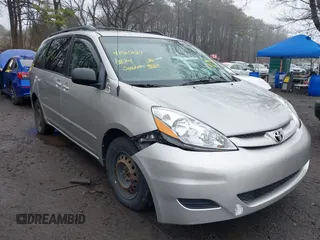 2008 Toyota Sienna CE z VIN 5TDZK23C88S196667, wystawiony jako IAAI lot #41965627 z przebiegiem 147 020 mil mil oraz . Historia ofert i sprzedaży dostępna na DreamBid. Obrazek 1.
