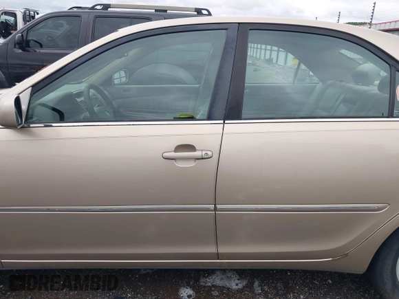 2002 Toyota Camry LE z VIN 4T1BE32K52U086150, wystawiony jako IAAI lot #42126685 z przebiegiem 175 212 mil mil oraz . Historia ofert i sprzedaży dostępna na DreamBid. Obrazek 14.