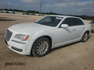 2013 Chrysler 300 z VIN 2C3CCAAG2DH533219, wystawiony jako Copart lot #54202515 z przebiegiem 192 531 mil mil oraz Czysty tytuł • Clean title. Historia ofert i sprzedaży dostępna na DreamBid. Obrazek 1.