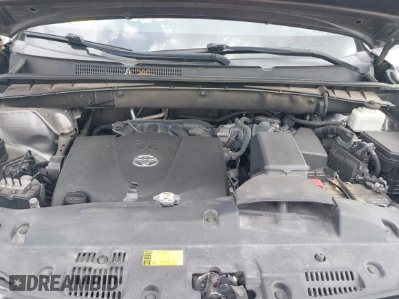 2018 Toyota Highlander SE z VIN 5TDJZRFH6JS495380, wystawiony jako IAAI lot #42427831 z przebiegiem 117 159 mil mil oraz . Historia ofert i sprzedaży dostępna na DreamBid. Obrazek 10.