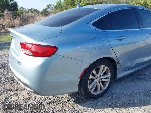 2015 Chrysler 200 Limited with VIN 1C3CCCAB9FN652573, listed as a IAAI auction lot 42073153 with 186,116 mi miles. Bid and sale history available at carsss.com. Image 12.
