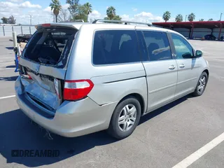 2005 Honda Odyssey EX with VIN 5FNRL38435B417211, listed as a IAAI auction lot 41943118 with 231,081 mi miles. Bid and sale history available at carsss.com. Image 4.