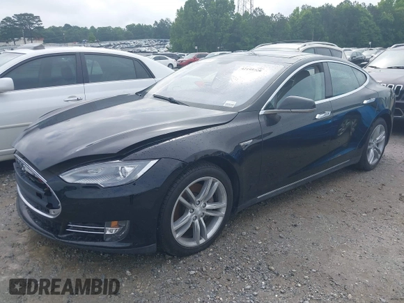 2013 Tesla Model S с VIN 5YJSA1DG7DFP26402, выставлен на аукционе IAAI как лот 42195726 с пробегом 100 890 миль миль и . История ставок и продаж доступна на DreamBid. Изображение 19.
