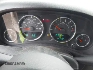 2017 Jeep Wrangler Sport z VIN 1C4AJWAG0HL754381, wystawiony jako IAAI lot #42366858 z przebiegiem 35 760 mil mil oraz . Historia ofert i sprzedaży dostępna na DreamBid. Obrazek 7.