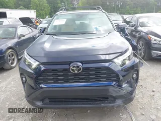 2025 Toyota RAV4 XLE Premium z VIN 2T3A1RFV7SW514631, wystawiony jako IAAI lot #42247225 z przebiegiem 4 815 mil mil oraz . Historia ofert i sprzedaży dostępna na DreamBid. Obrazek 12.