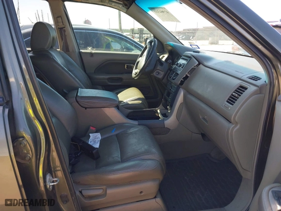 2006 Honda Pilot EX-L with VIN 5FNYF28526B025764, listed as a IAAI auction lot 41981311 with 251,080 mi miles. Bid and sale history available at carsss.com. Image 5.