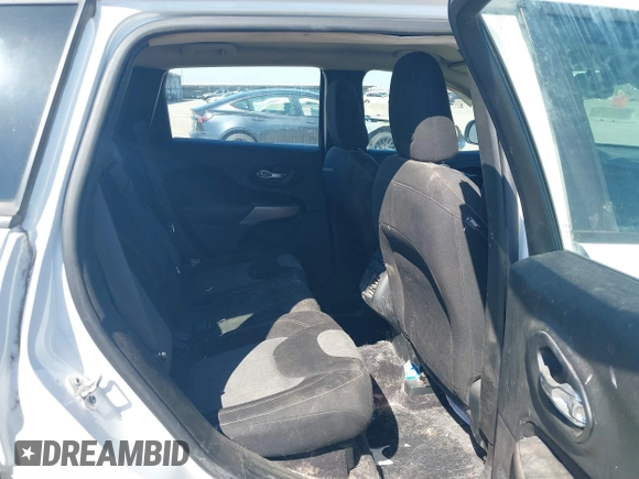 2017 Jeep Cherokee Sport with VIN 1C4PJMAB1HW668725, listed as a IAAI auction lot 41589425 with 185,316 mi miles. Bid and sale history available at carsss.com. Image 8.