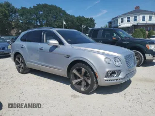 2017 Bentley Bentayga W12 z VIN SJAAC2ZV1HC012546, wystawiony jako Copart lot #68628744 z przebiegiem 49 070 mil mil oraz Szkoda całkowita • Salvage title. Historia ofert i sprzedaży dostępna na DreamBid. Obrazek 4.