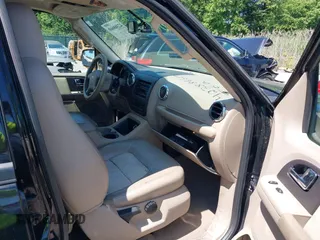 2006 Ford Expedition Eddie Bauer z VIN 1FMPU17596LB00921, wystawiony jako IAAI lot #42388660 z przebiegiem Nie podano mil oraz . Historia ofert i sprzedaży dostępna na DreamBid. Obrazek 5.