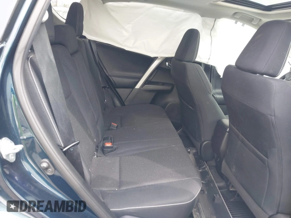 2018 Toyota RAV4 XLE with VIN 2T3RFREV9JW746782, listed as a IAAI auction lot 42065755 with 61,219 mi miles. Bid and sale history available at carsss.com. Image 8.