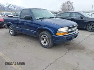 1999 Chevrolet S-10 LS with VIN 1GCCS1443XK240071, listed as a IAAI auction lot 41725612 with 188,862 mi miles. Bid and sale history available at carsss.com. Image 1.