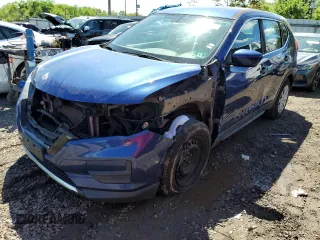 2018 Nissan Rogue SV z VIN 5N1AT2MV4JC760327, wystawiony jako Copart lot #55622075 z przebiegiem 121 294 mil mil oraz Szkoda całkowita • Salvage title. Historia ofert i sprzedaży dostępna na DreamBid. Obrazek 1.