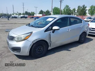 2013 Kia Rio LX z VIN KNADM4A3XD6225208, wystawiony jako IAAI lot #42477099 z przebiegiem 111 996 mil mil oraz . Historia ofert i sprzedaży dostępna na DreamBid. Obrazek 2.