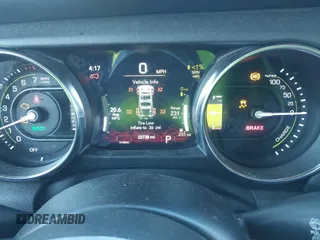 2022 Jeep Wrangler Unlimited Sahara z VIN 1C4JJXP64NW192452, wystawiony jako IAAI lot #41631295 z przebiegiem 23 738 mil mil oraz . Historia ofert i sprzedaży dostępna na DreamBid. Obrazek 7.