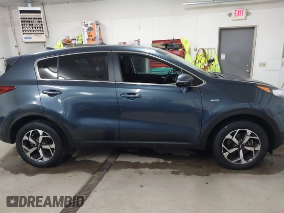 2020 Kia Sportage LX with VIN KNDPMCAC0L7761684, listed as a IAAI auction lot 41148380 with 39,265 mi miles. Bid and sale history available at carsss.com. Image 13.