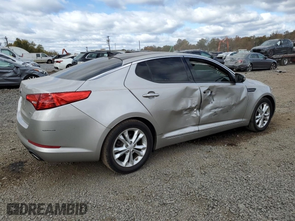 2013 Kia Optima EX с VIN 5XXGN4A71DG231996, выставлен на аукционе Copart как лот 75771594 с пробегом 135 278 миль миль и Списание • Salvage title. История ставок и продаж доступна на DreamBid. Изображение 3.