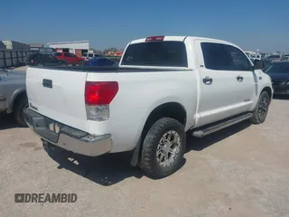 2011 Toyota Tundra z VIN 5TFEY5F18BX105276, wystawiony jako IAAI lot #41735082 z przebiegiem 221 992 mil mil oraz . Historia ofert i sprzedaży dostępna na DreamBid. Obrazek 4.