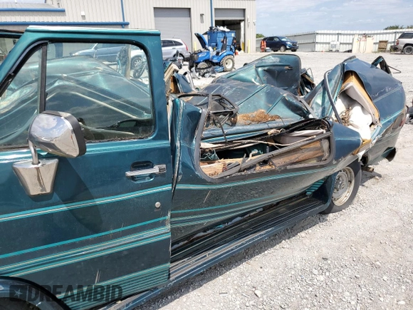 1995 Chevrolet Chevy Van z VIN 1GBEG25K7SF103122, wystawiony jako Copart lot #68112704 z przebiegiem Nie podano mil oraz Szkody całkowita. Historia ofert i sprzedaży dostępna na DreamBid. Obrazek 10.