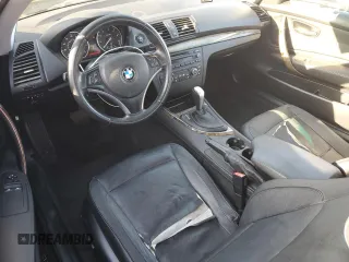 2011 BMW 1 Series 128i z VIN WBAUP7C54BVK78416, wystawiony jako Copart lot #49027615 z przebiegiem 172 409 mil mil oraz Szkoda całkowita • Salvage title. Historia ofert i sprzedaży dostępna na DreamBid. Obrazek 8.