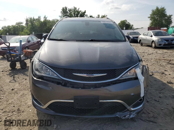 2020 Chrysler Pacifica Touring L with VIN 2C4RC1BG5LR124953, listed as a Copart auction lot 59874695 with 67,855 mi miles and Salvage title. Bid and sale history available at DreamBid. Image 5.