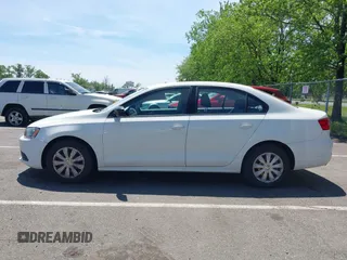 2013 Volkswagen Jetta S с VIN 3VW2K7AJ7DM352611, выставлен на аукционе IAAI как лот 42230997 с пробегом 149 179 миль миль и . История ставок и продаж доступна на DreamBid. Изображение 14.
