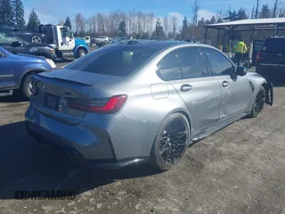 2023 BMW M3 Competition z VIN WBS33AY05PFR45136, wystawiony jako IAAI lot #41884851 z przebiegiem 6274 mil mil oraz . Historia ofert i sprzedaży dostępna na DreamBid. Obrazek 4.