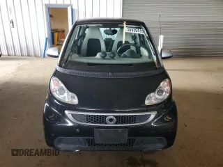 2013 Smart fortwo Passion z VIN WMEEJ9AA2DK673558, wystawiony jako Copart lot #50930415 z przebiegiem Nie podano mil oraz Tytuł czysty. Historia ofert i sprzedaży dostępna na DreamBid. Obrazek 5.
