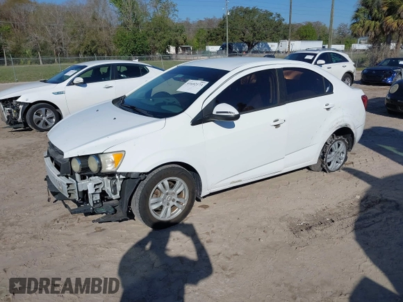 2016 Chevrolet Sonic LS z VIN 1G1JA5SH9G4153814, wystawiony jako IAAI lot #41652173 z przebiegiem 75 161 mil mil oraz . Historia ofert i sprzedaży dostępna na DreamBid. Obrazek 2.