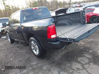 2016 Ram 1500 Express z VIN 1C6RR6KT4GS298176, wystawiony jako IAAI lot #41834695 z przebiegiem 76 104 mil mil oraz . Historia ofert i sprzedaży dostępna na DreamBid. Obrazek 3.