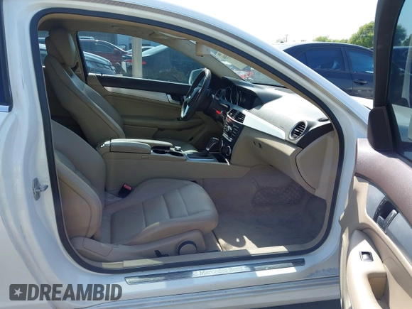 2013 Mercedes-Benz C 250 с VIN WDDGJ4HB2DG089470, выставлен на аукционе IAAI как лот 41925359 с пробегом 113 160 миль миль и . История ставок и продаж доступна на DreamBid. Изображение 5.