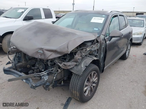 2013 Volkswagen Touareg Exec with VIN WVGEF9BP0DD001162, listed as a IAAI auction lot 41539806 with 134,094 mi miles. Bid and sale history available at carsss.com. Image 2.